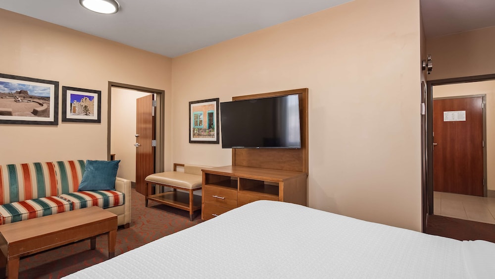 Suite, 1 King Bed, Non Smoking, Refrigerator & Microwave (with Sofabed) - Photo 12