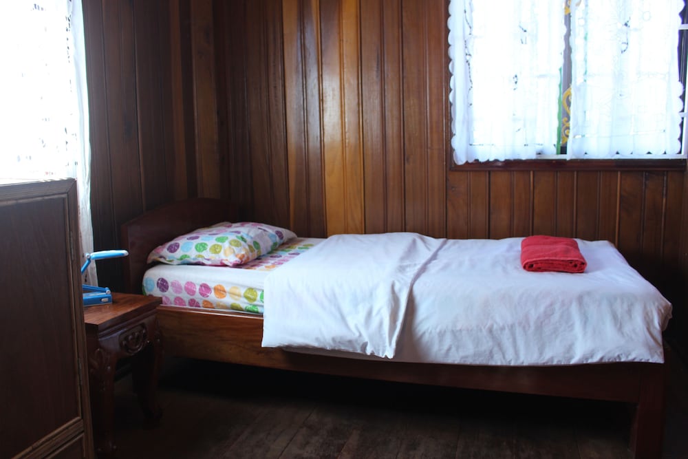 Classic Twin Room, 2 Twin Beds, Non Smoking, Mountain View photo 3