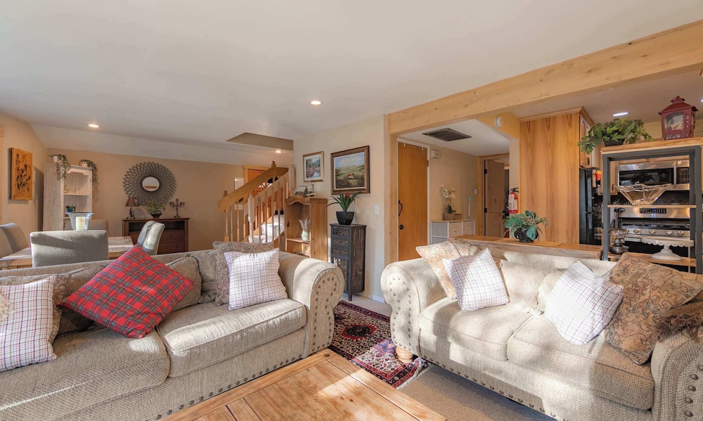 Cabin, Multiple Beds, Hot Tub, Garden View (The Ale Arths)