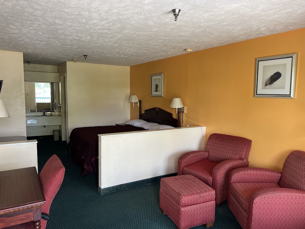 Suite, 1 King Bed, Smoking