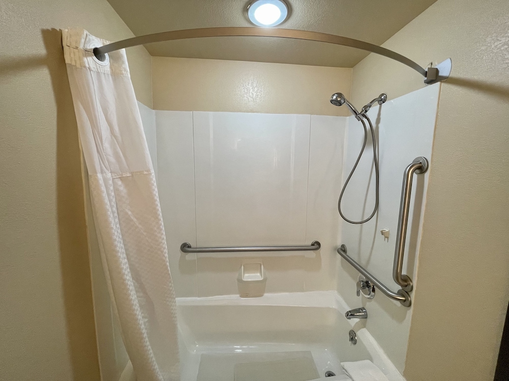 Room, 1 Queen Bed, Accessible, Non Smoking (Mobility Accessible) - Photo 2