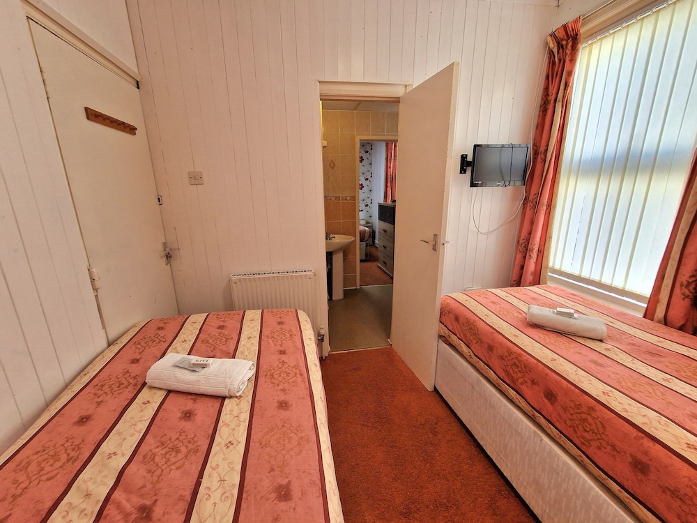 Comfort Quadruple Room, Ensuite (Jack and Jill style ) - Photo 2