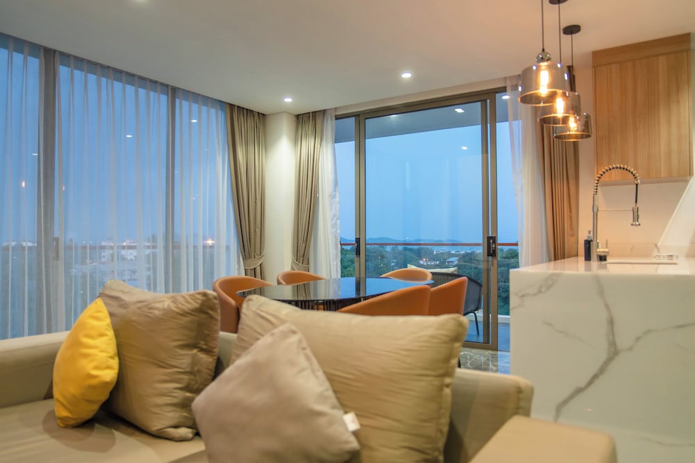 Three-Bedroom Apartment with Ocean View photo 2