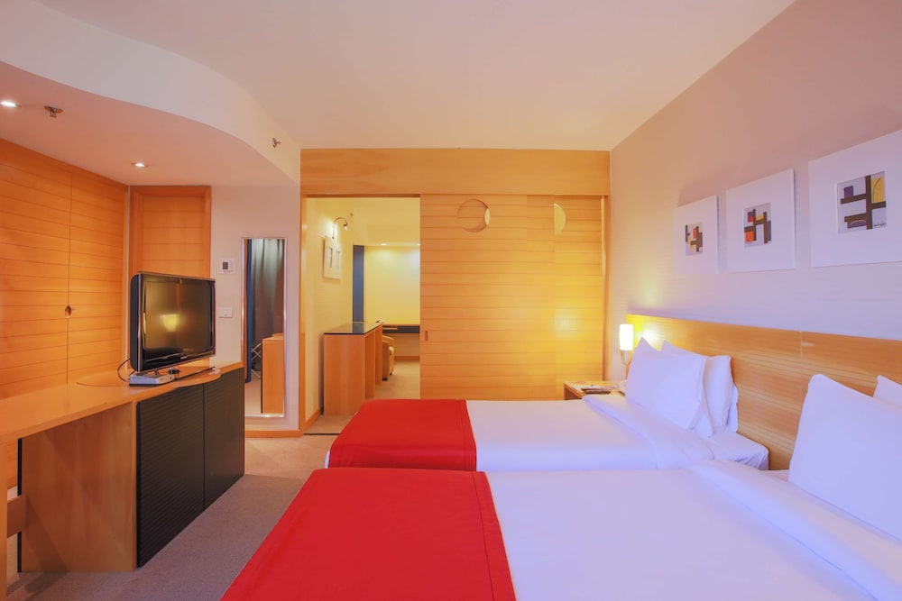 Deluxe Room, 2 Twin Beds - Photo 4