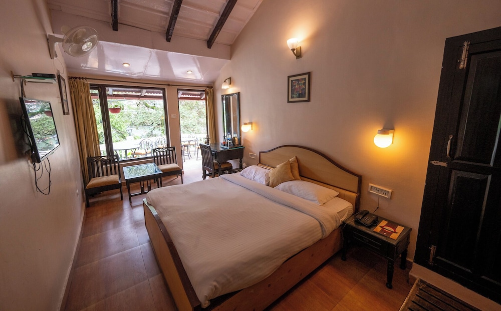 Deluxe Lake Facing  Room - Photo 5