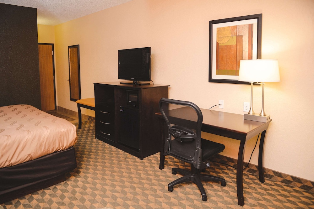 Room, 1 King Bed, Accessible, Non Smoking - Photo 5