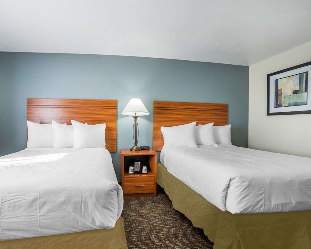 Standard Room, 2 Double Beds, Non Smoking - Photo 2