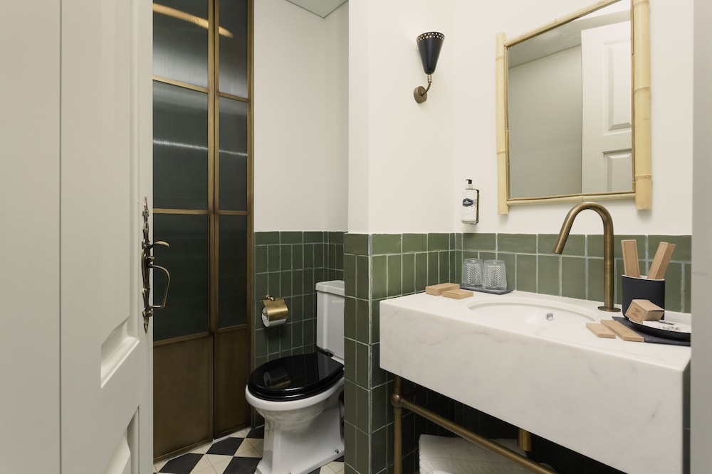 Suite with Bathtub - Photo 4
