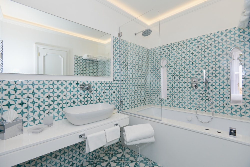 Deluxe Double or Twin Room, Terrace, Sea View - Photo 16