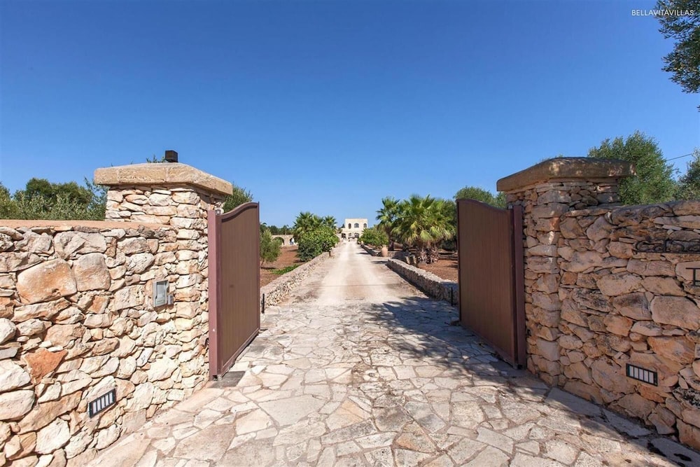 Villa photo 3
