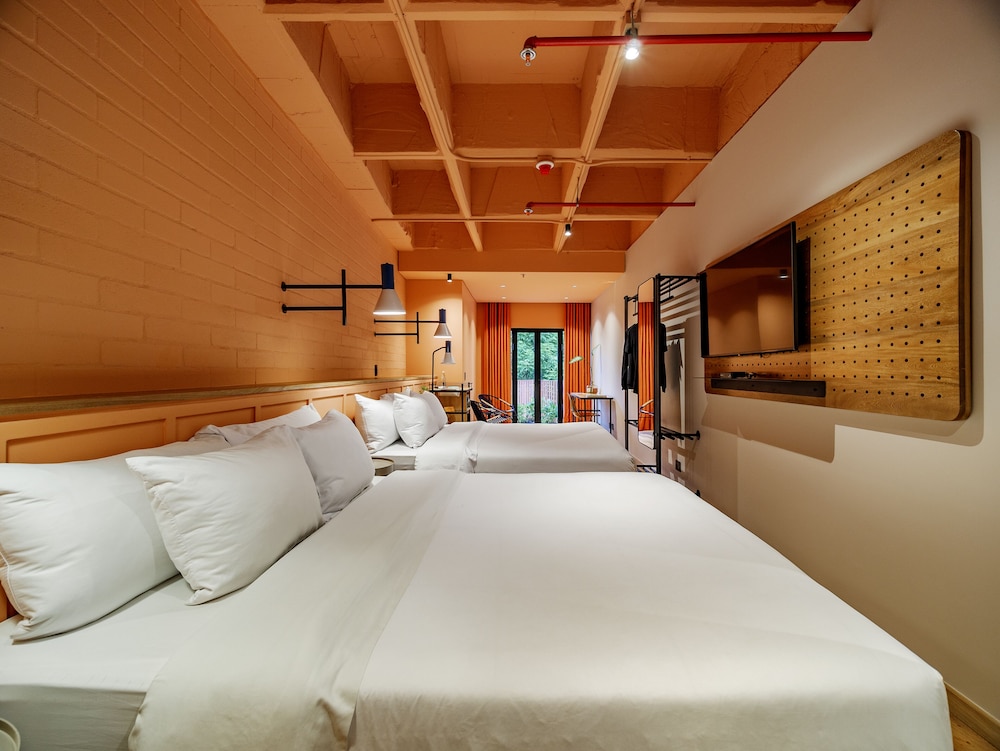 Superior Room, 2 Queen Beds, Balcony photo 3