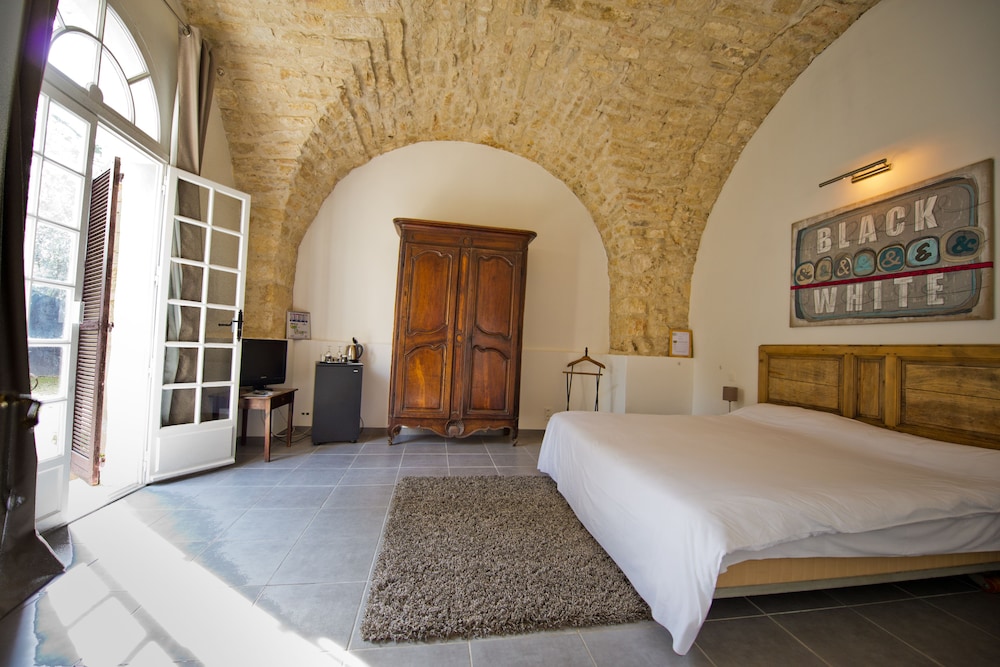 Standard Double Room - Photo 7