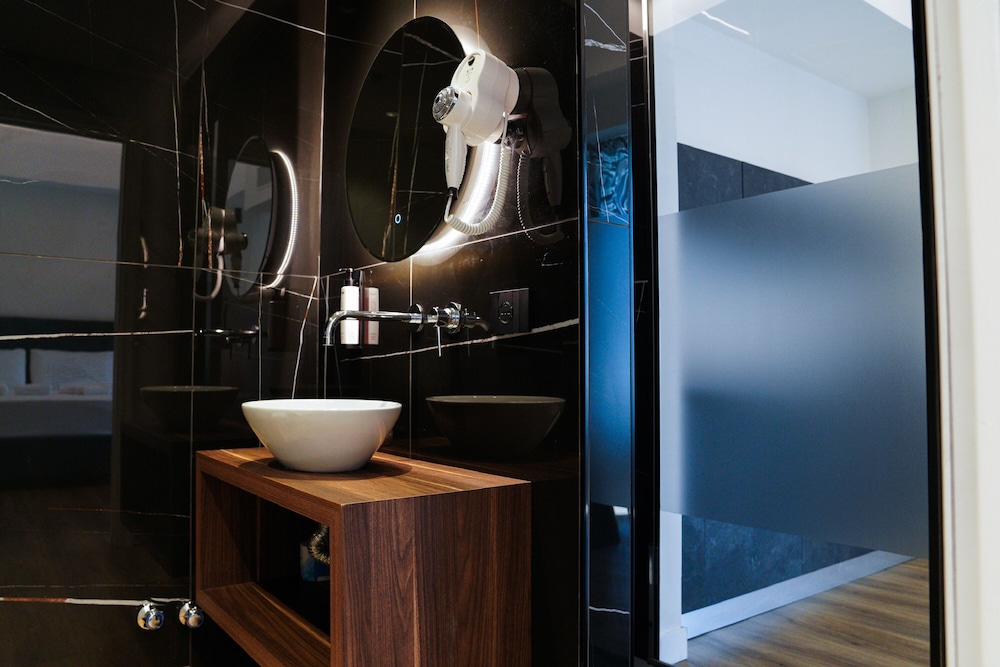 Deluxe Quadruple Room - Photo 10