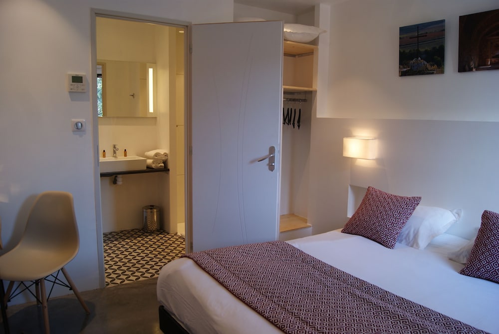 Standard Double or Twin Room photo 2