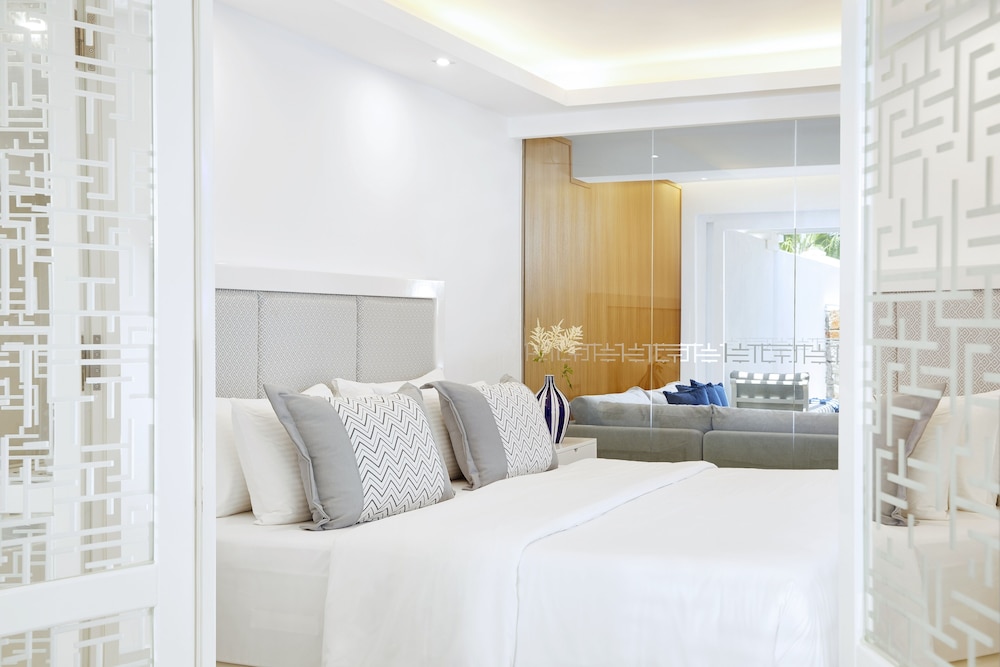 Two Bedroom Villa with Grand Terrace - Photo 7