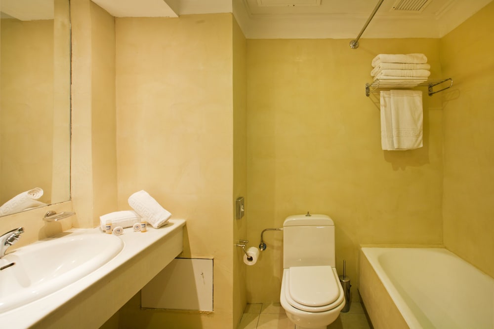 Executive Suite - Photo 3