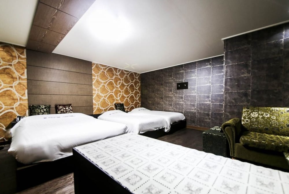 Deluxe Triple Room photo 2