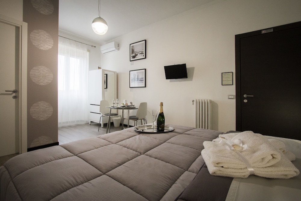 Design Double or Twin Room, City View photo 3