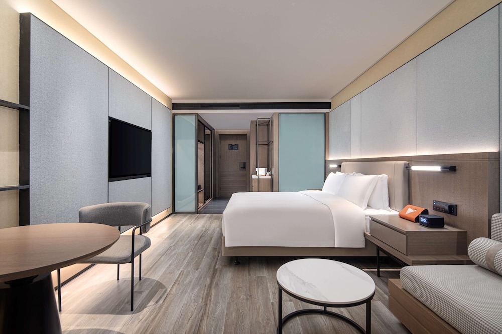 Deluxe Room, 1 King Bed, Non Smoking