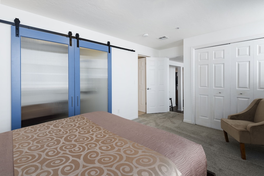 Deluxe Condo, 1 Bedroom photo 3