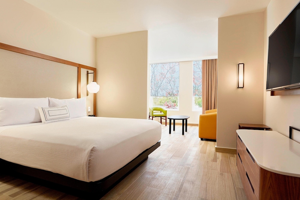 Suite, 1 Bedroom photo 2