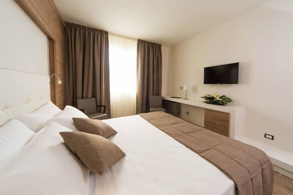 Junior Suite, 1 King Bed photo 2