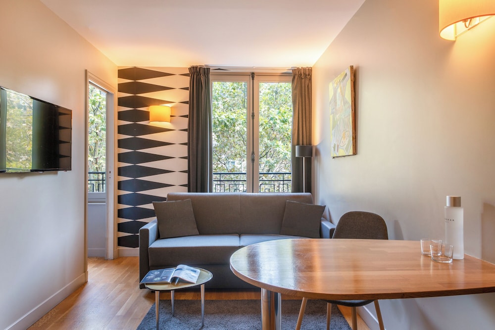 1 Bedroom Terrace Suite photo 2