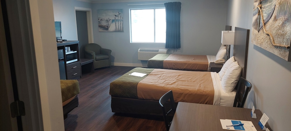 Standard Room, Multiple Beds, Non Smoking - Photo 1