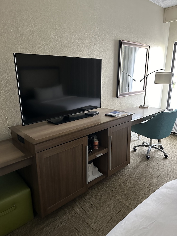 Room, 2 Queen Beds, Accessible, Non Smoking - Photo 6