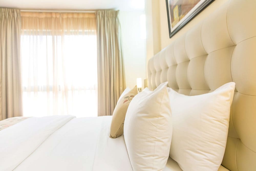Suite, 1 King Bed, Non Smoking, Kitchenette photo 1