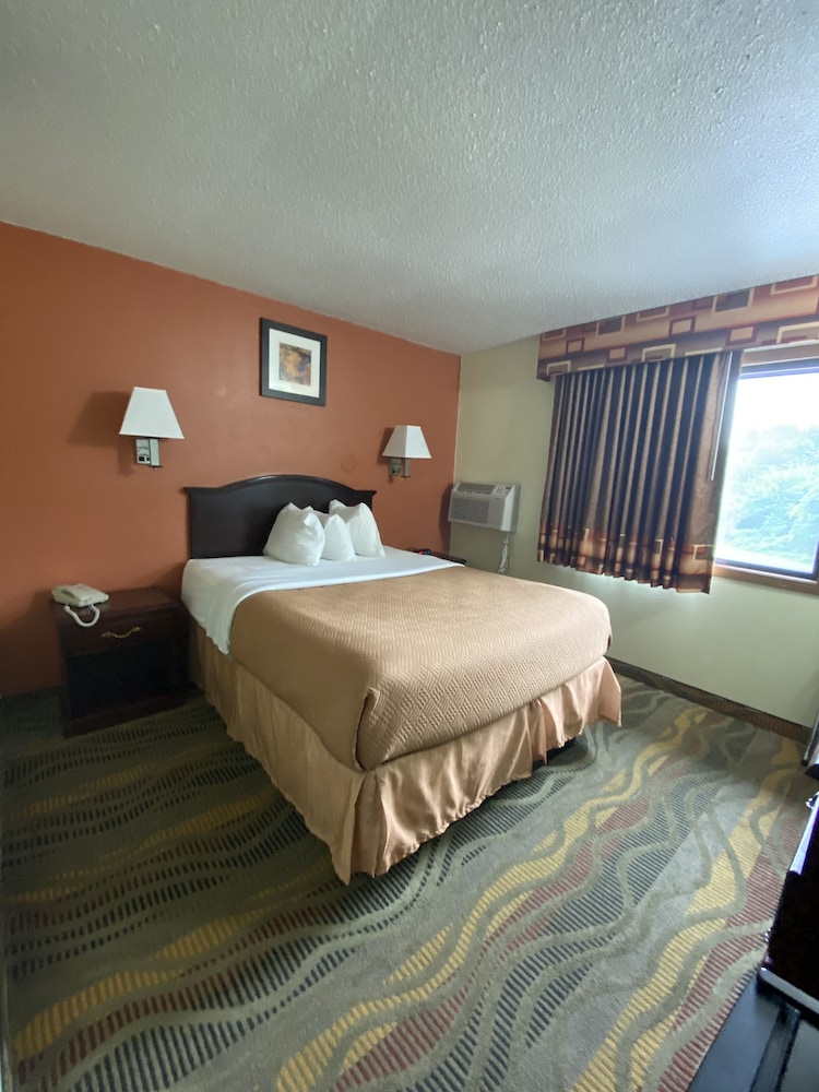 Room, 1 Queen Bed, Non Smoking - Photo 5