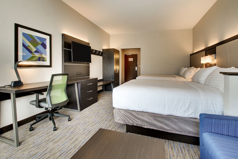 Standard Room, 2 Queen Beds (Walk-In Shower) photo 3