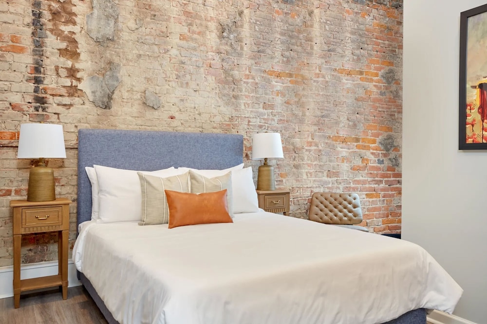 Adjacent Two Bed Two Bath Apartment