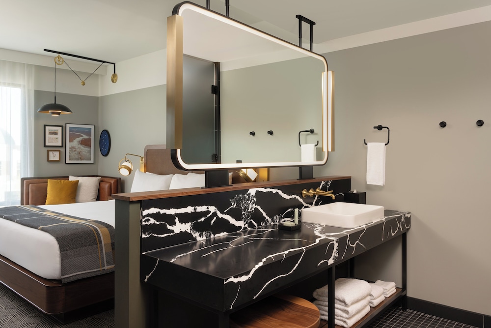 Classic Room, 1 King Bed, Tower - Photo 6