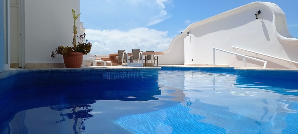 Two Bedroom Ocean View with Pool - Photo 9