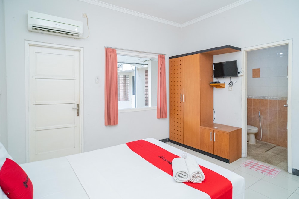 Double Room (RedDoorz) - Photo 12