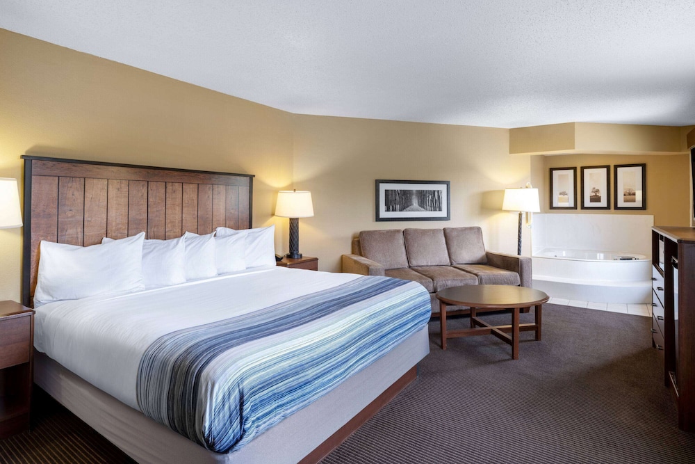 Superior Suite, 1 King Bed, Non Smoking (Second Floor) photo 1