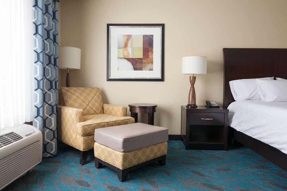 Room, 1 Queen Bed, Accessible (Mobility & Hearing, Roll-In Shower) - Photo 7