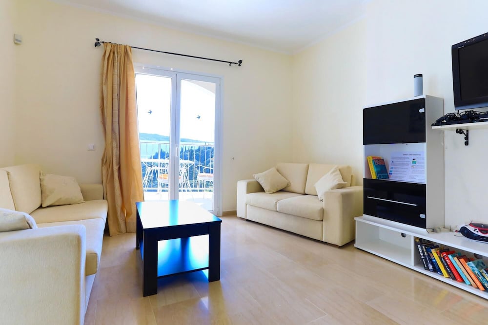 Villa photo 2