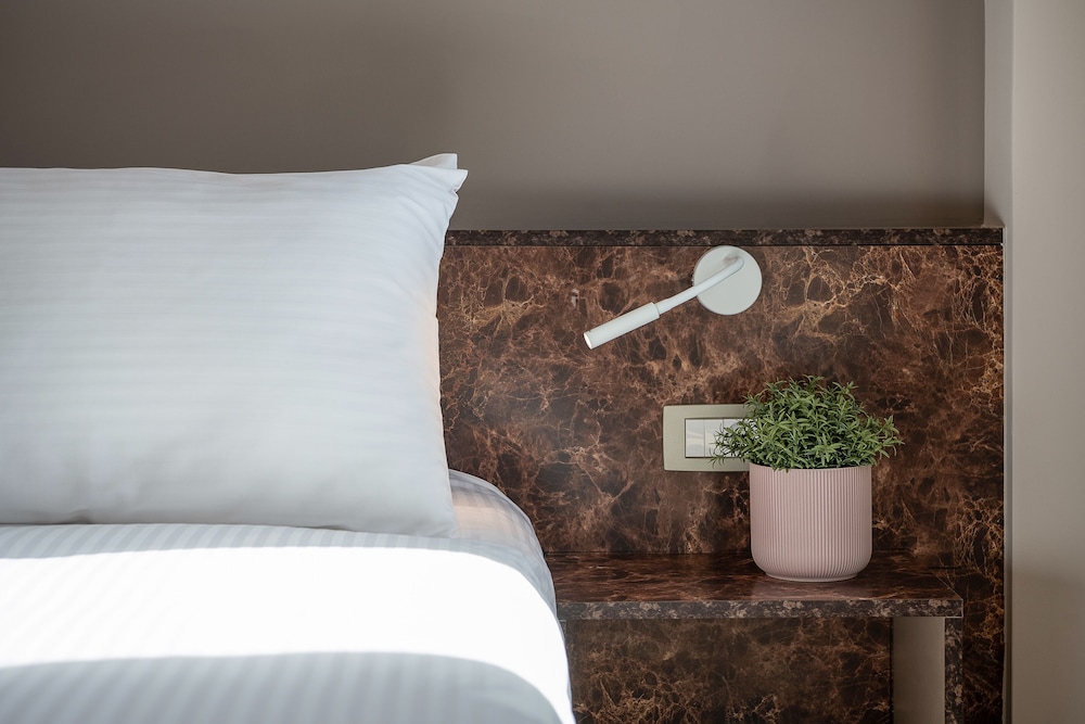 Deluxe Room - Photo 7