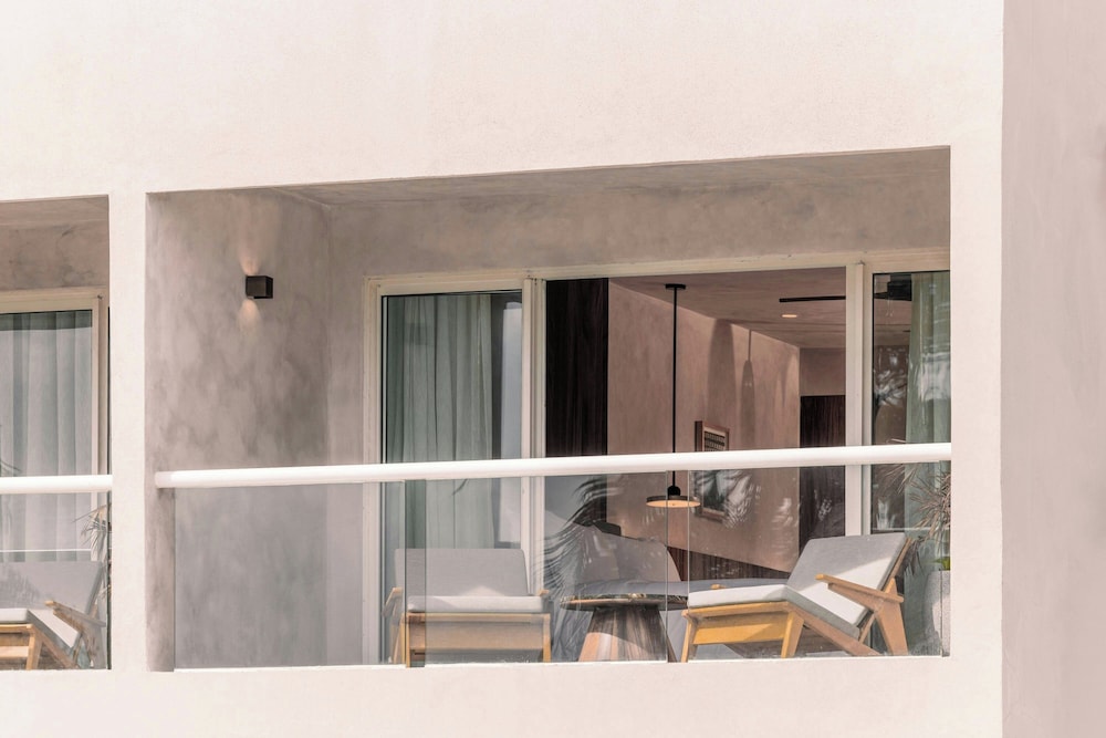 Deluxe Room, 1 King Bed, Balcony, Ocean View (Guest Room)