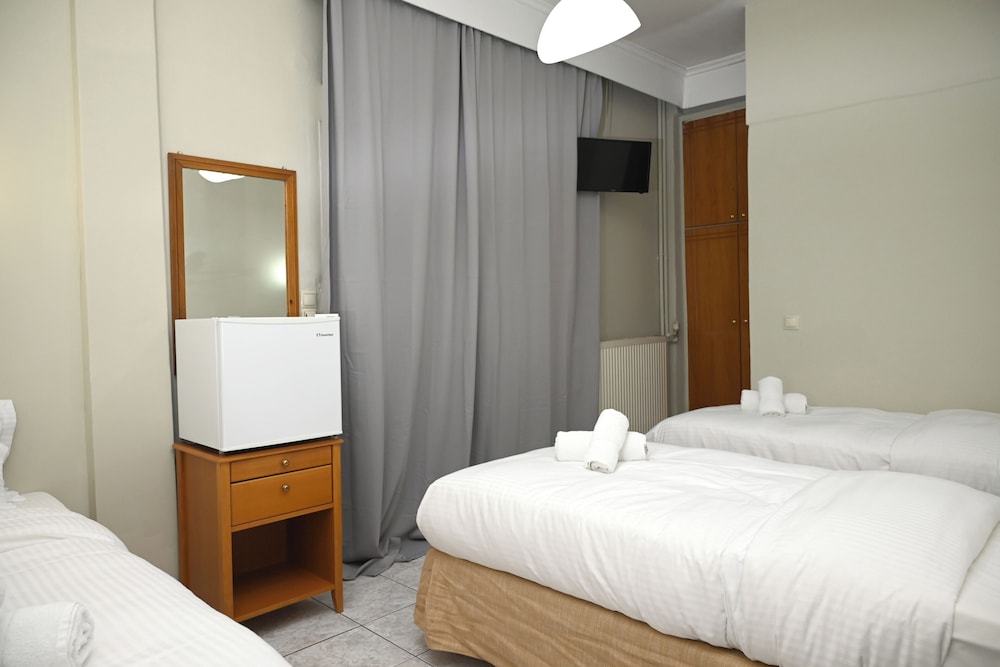 Superior Triple Room, Balcony, City View photo 3