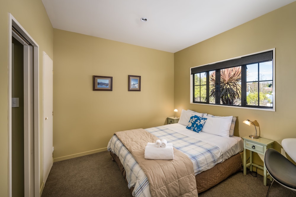 Standard Room, 1 Queen Bed (98 Hedditch Street) photo 1
