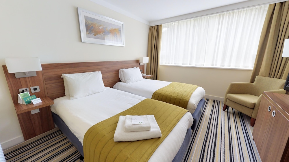 Standard Room, 2 Twin Beds (Walk-In Shower) photo 3