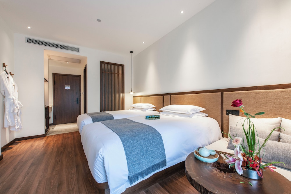 Standard Twin Room, Balcony, City View