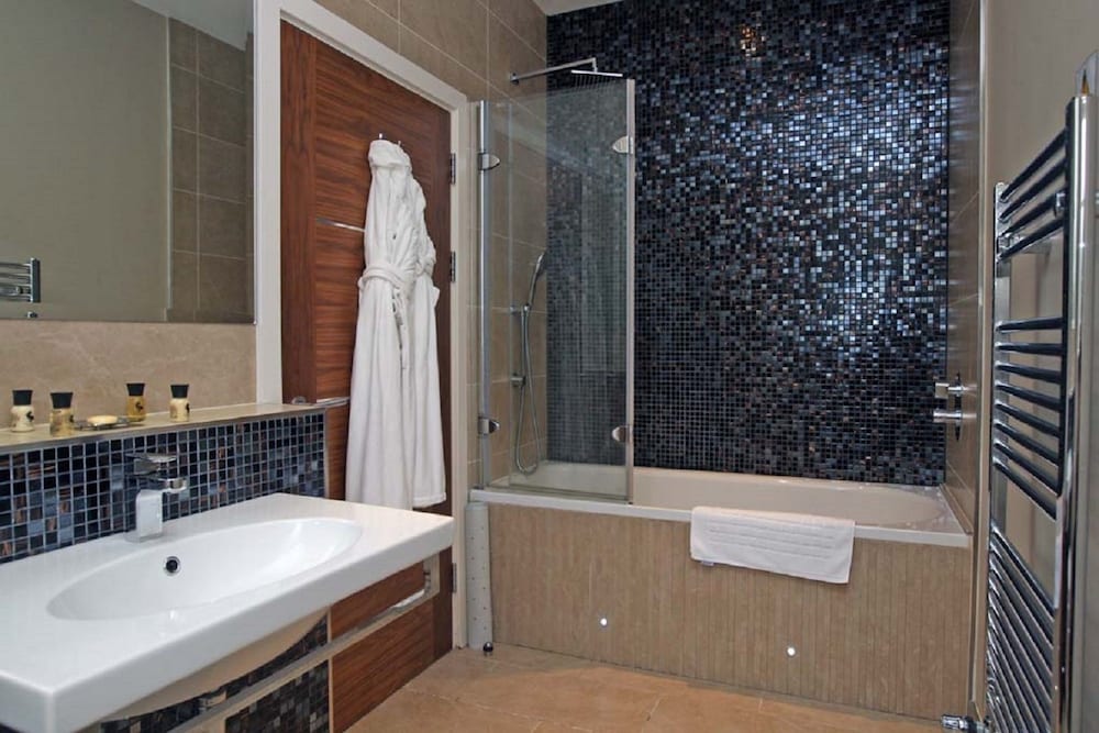 Luxury Room, 1 King Bed, Balcony, Sea View photo 2