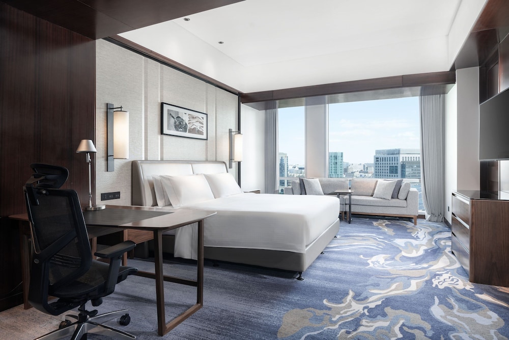 Club Room, 1 King Bed, Garden View - Photo 1