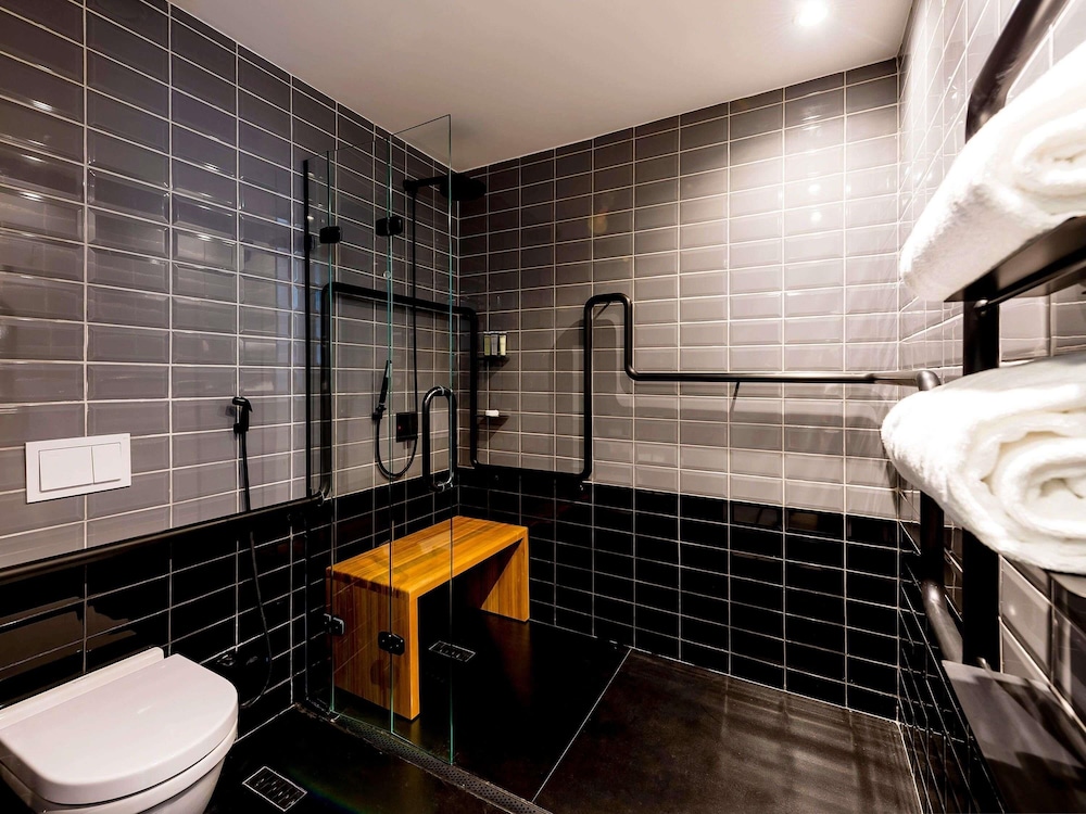 Design Executive Room, 1 Queen Bed thumbnail 5