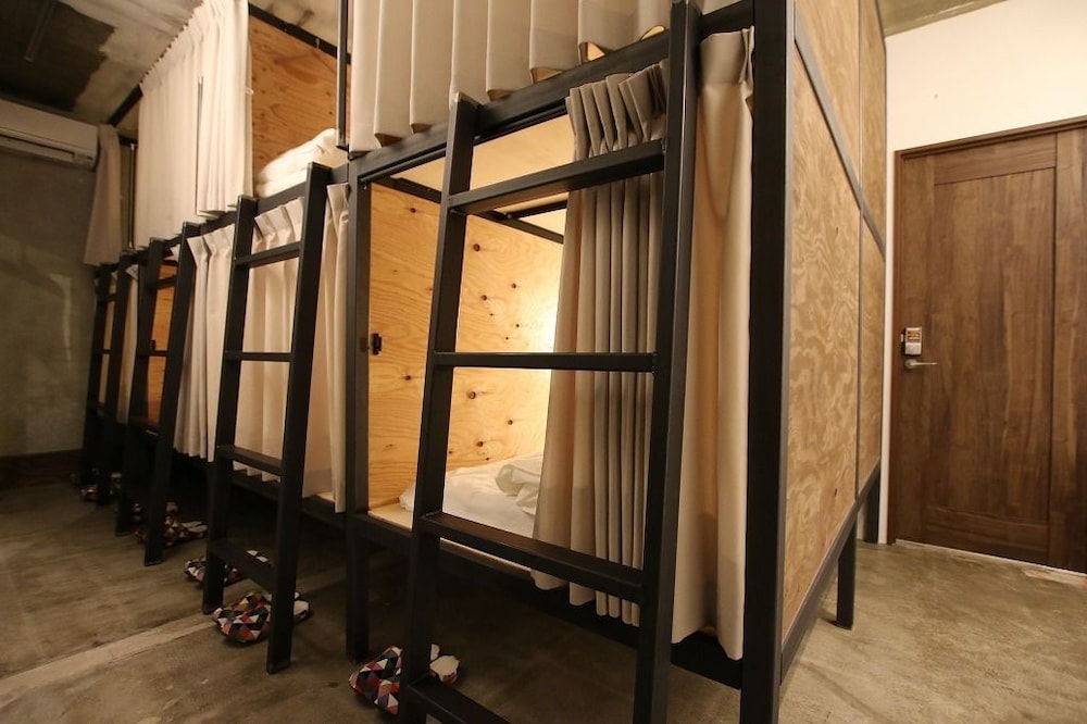 Standard Shared Dormitory, Mixed Dorm, Garden View