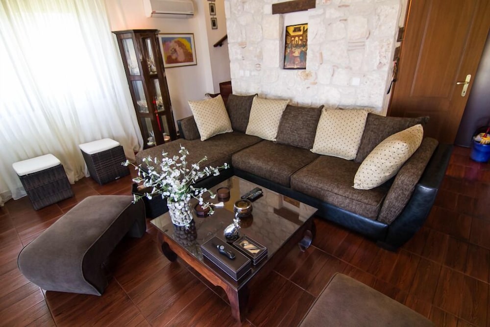 Villa (Daphne) photo 1